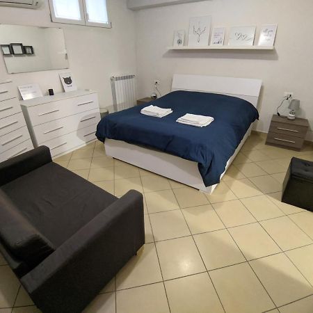 Large House 3 Floors City 'N Sea Vitinia 외부 사진