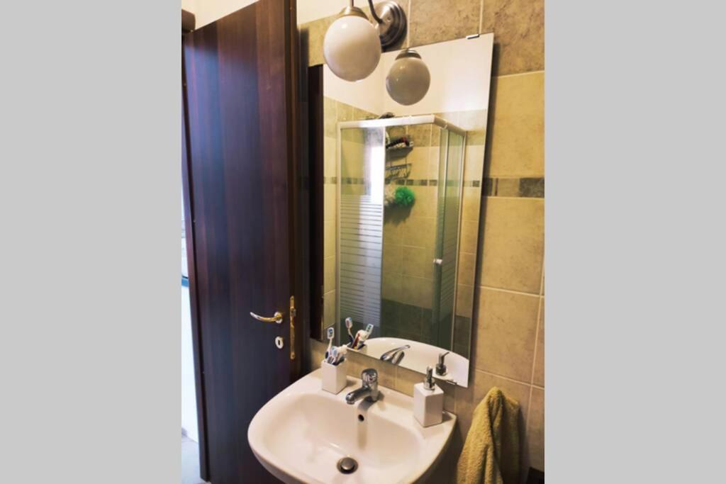 Large House 3 Floors City 'N Sea Vitinia 외부 사진