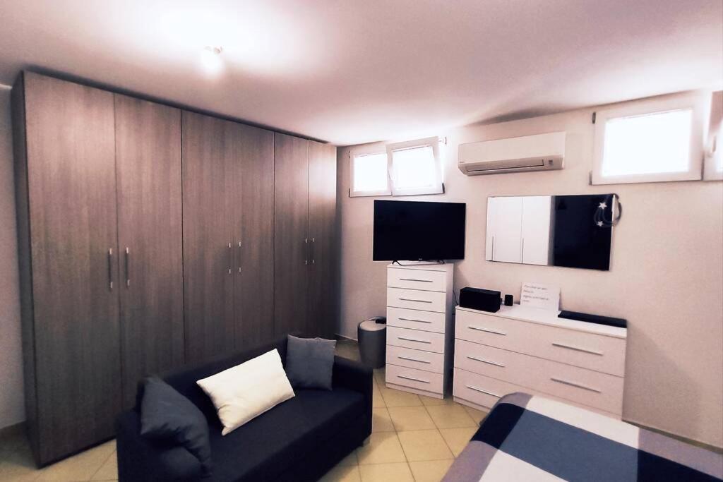 Large House 3 Floors City 'N Sea Vitinia 외부 사진