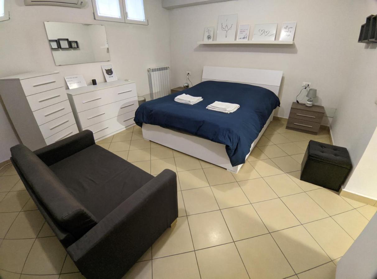 Large House 3 Floors City 'N Sea Vitinia 외부 사진